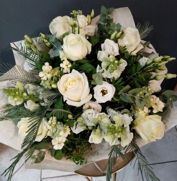 all white and creams flowers bouquet made by local florist in Hayes, Bromley, Kent for same day delivery in BR, Bromley, Beckenham, New Beckenha, West Wickham, Shirley, Selsdon, Addington, New Addington, Penge, Cony Hall, Keston, Orpington, Chislehurst, Elmers End, Shortlands, Bromley South, 
