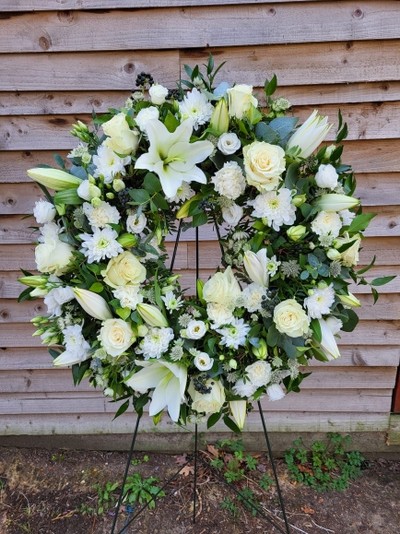 roses and lilies funeral wreath