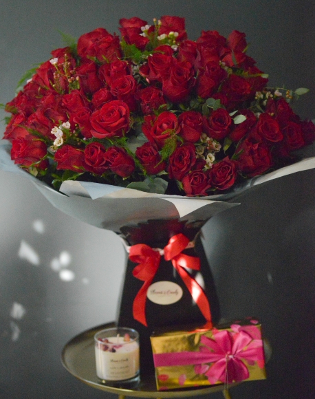 Hundred Roses Bouquet, Love & Healing Candle & Belgian Chocs