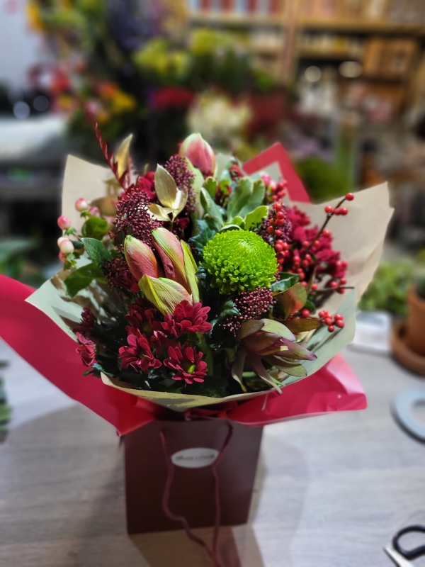 Best Christmas flowers by Blooms and Candy florist in Hayes, Bromley, Kent with guaranteed Christmas delivery in BR1 BR2 BR3 BR4 BR5 BR6 BR7 BR8 TN16 CR09 CR2 Park Langley, Elmers End, Kelsey Park, Spring Park, Norman Park, Elmstead, Plaistow Bromley,
