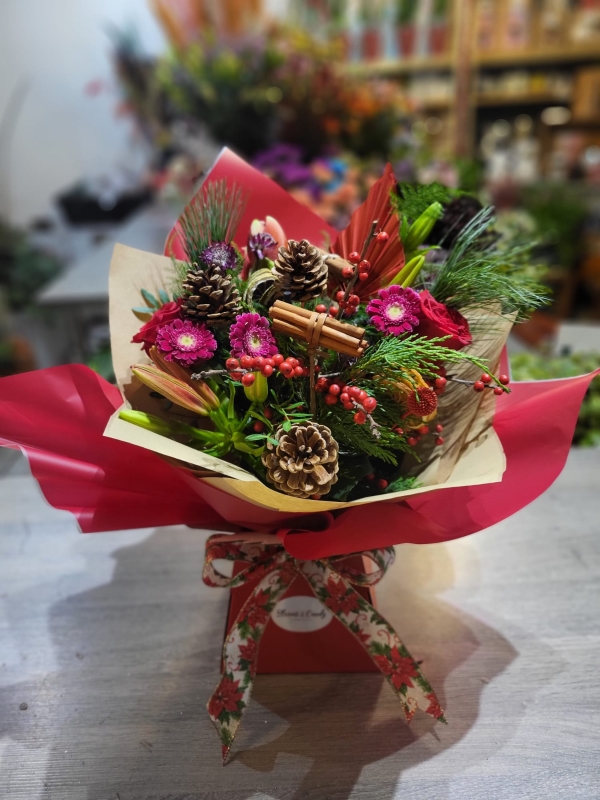 Best Christmas flowers by Blooms and Candy florist in Hayes, Bromley, Kent with guaranteed Christmas delivery in BR1 BR2 BR3 BR4 BR5 BR6 BR7 BR8 TN16 CR09 CR2 Park Langley, Elmers End, Kelsey Park, Spring Park, Norman Park, Elmstead, Plaistow Bromley,