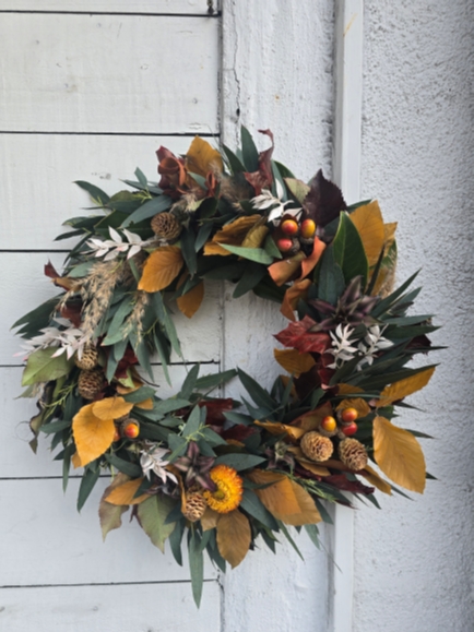 Autumn fresh foliages door wreath