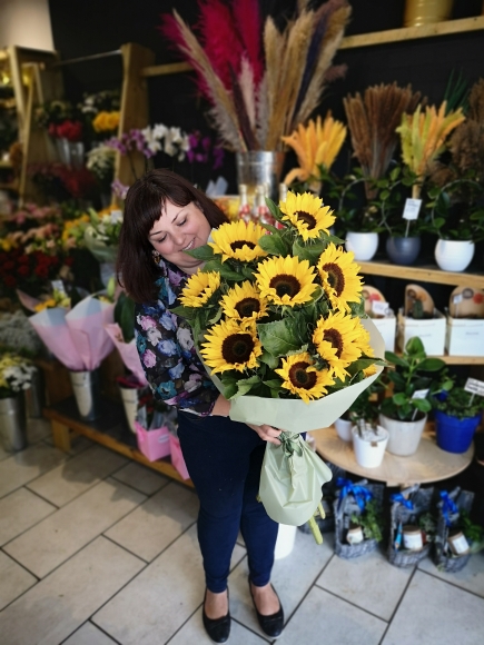 Sunflowers wrap made by florist in HAYES, Bromley, Kent for delivery in BR CR West Wickham, Keston, Elmers End, Beckenham, Orpington, Chislehurst, Shirley, Addiscombe, Addington, New Addington, Selsdon, Cony Hall, Biggin hill, Ashburton 