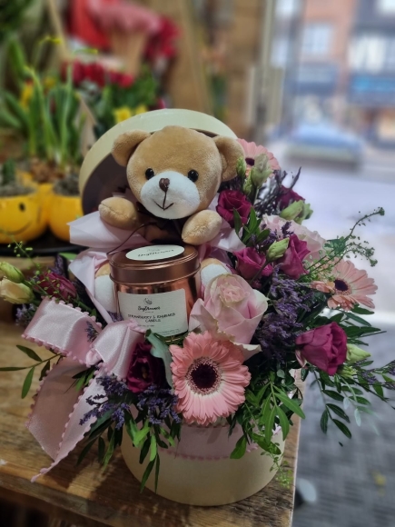 Hat box with soft teddy and soy wax handmade candle