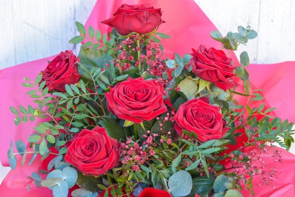 6 red roses fresh bouquet for delivery in Bromley, Beckenham, Croydon, Shirley, West Wickham