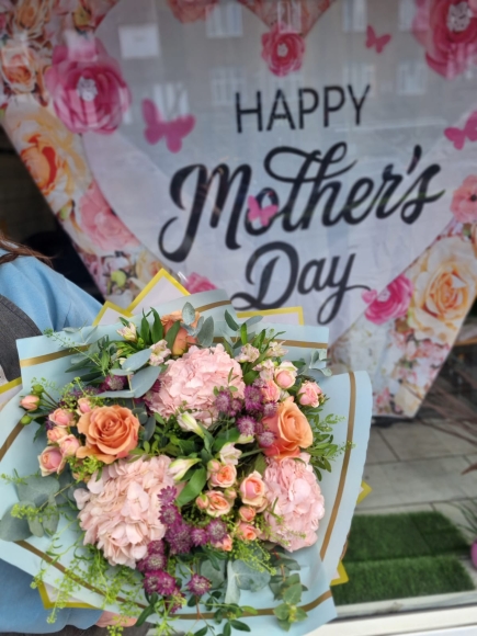 Large mixed pinks flowers bouquet to include hydrangeas 