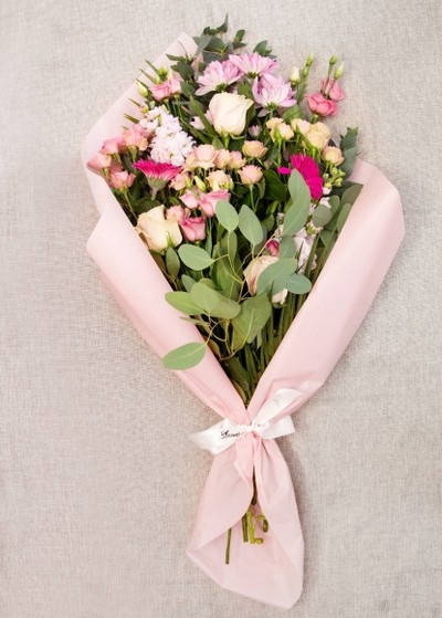 mixed pink flowers selection by florist near me in Bromley and Croydon area for delivery in BR CR SE6 SE9 SE3 SW16 TN16