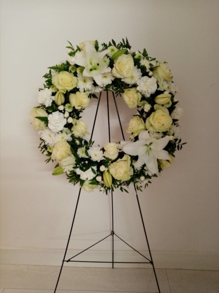 roses and lilies funeral wreath