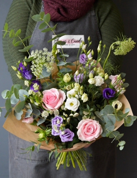 soft petals bouquet of delicate flowers arranged by florist in Hayes, Bromley, West Wickham, Beckenham, Cony Hall, Keston, Orpington for same day local delivery in BR by independent florist
