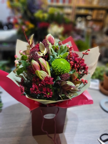 Best Christmas flowers by Blooms and Candy florist in Hayes, Bromley, Kent with guaranteed Christmas delivery in BR1 BR2 BR3 BR4 BR5 BR6 BR7 BR8 TN16 CR09 CR2 Park Langley, Elmers End, Kelsey Park, Spring Park, Norman Park, Elmstead, Plaistow Bromley,