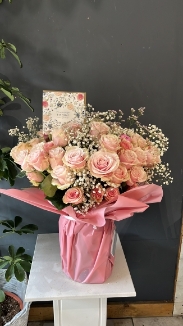 Romantic 36 best pink roses bouquet perfect for Birthday or Anniversary or Valentine’s or just because she likes pink made by florist near me Bromley, Beckenham, Croydon, West Wickham, Shirley, South Norwood, Crystal Palace, Keston, Biggin Hill, Orpington, Petts Wood