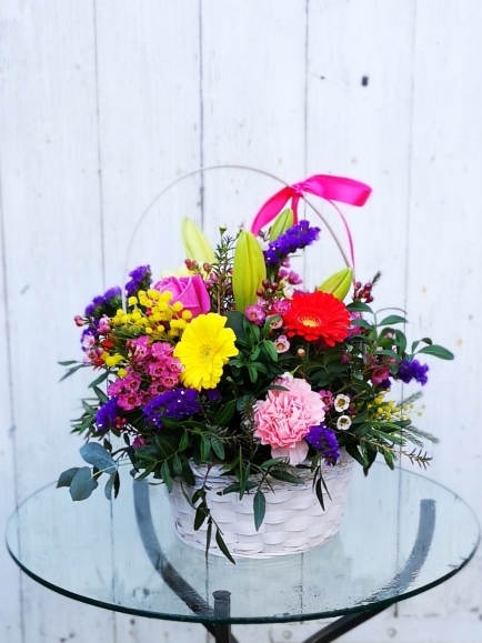 Basket arrangement made by independent florist in Bromley for same Day delivery in BR, CR, West Wickham, Keston, Cony Hall, Beckenham, New Beckenham, Addiscombe, Shirley, Orpington, Chislehurst, Biggin Hill, New Addington, Addington Village, Selsdon, Selhurst, Keston Ponds, Ashburton, Gravel Hill, Sanderstead, 