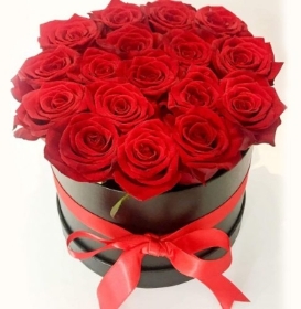 18 red roses hat box for same day delivery in Bromley, Valentines Flowers