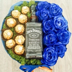 special gift for dad or father to include flowers, chocolate and Jack Daniels put together in a hat box for delivery in Bromley, Kent, UK but also in Beckenham, West Wickham, Croydon, Orpington, Sidcup, Chislehurst, Keston, Addington, Cony Hall, Hayes, 