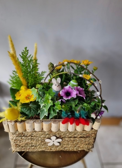 Bespoke large 30 cm long basket planted by our florists to include yellow Primrose, ivy, chrysanthemum, hyacinths , narcissus and hanging felt figurine Mr Rabbit plus other seasonal decorations. Amazing Easter gift by florist in Bromley, Beckenham, Orpington, Croydon 