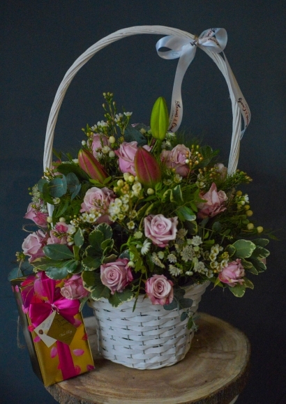 luxury big basket with lilies and roses arrangement to include Belgian Chocolate, set for delivery in Bromley, Beckenham, Croydon, |Shirley, West Wickham, Thorton Heath, South Norwood, Penge, Keston, Orpington,