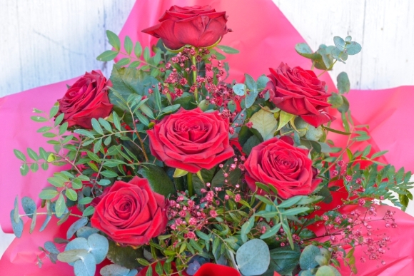 6 red roses fresh bouquet for delivery in Bromley, Beckenham, Croydon, Shirley, West Wickham