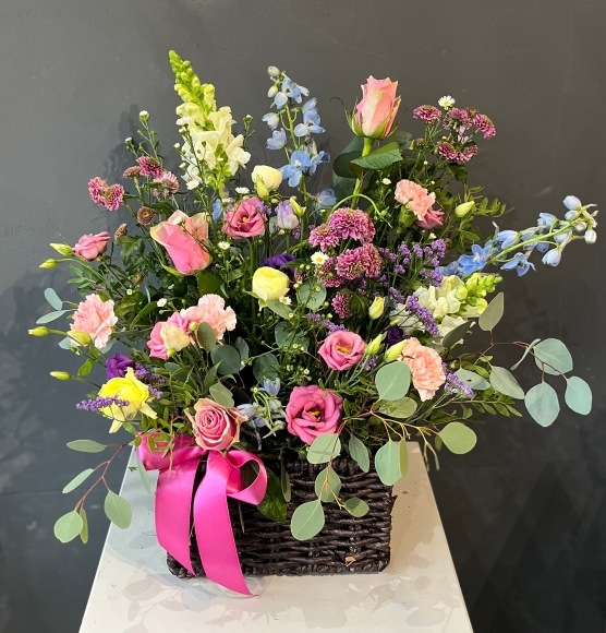 Stunning large brown wicker basket to include garden pastels flowers with lovely foliages and fillers.  Definitely unique gift. From best florist in Bromley for same day delivery in BR1 BR2 BR3 BR4 BR5 BR6 SE25 SE12 TN16 CR00