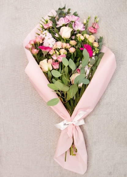 mixed pink flowers selection by florist near me in Bromley and Croydon area for delivery in BR CR SE6 SE9 SE3 SW16 TN16