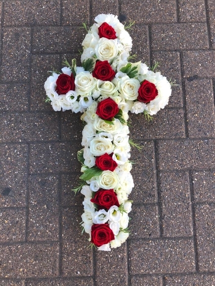 Soft petals roses and Lisanthius mixed cross with minimum foliage by funeral florist in Hayes, Bromley, Kent