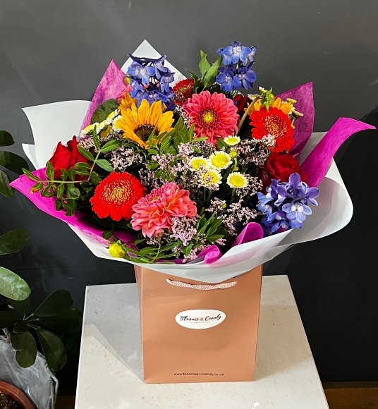 Summertime bouquet made by florist near me in Bromley, Beckenham, Croydon for flower delivery in BR1 BR2 BR3 BR4 BR5 BR6 BR7 BR8 TN16 cr0 CR2 cr3 CR4 CR5 CR6 cr7 cr8 SE25 