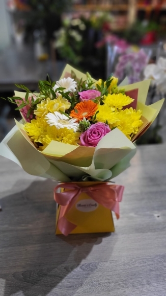 Fresh flowers bouquet from best florist in Bromley 